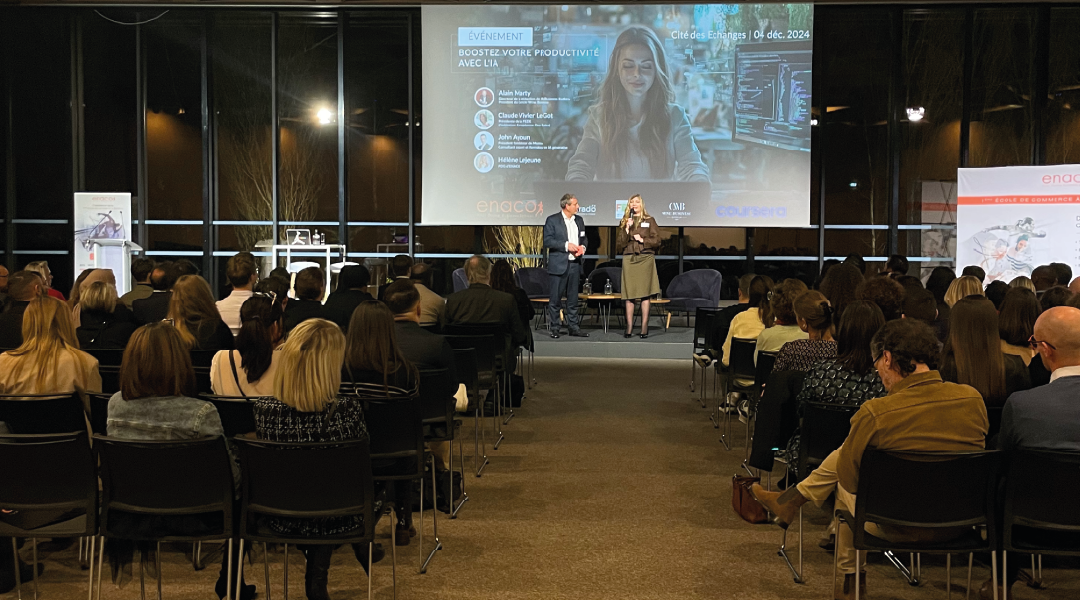 Public présent à la conférence IA. Avec Hélène Lejeune et John Ayoun dans le panel